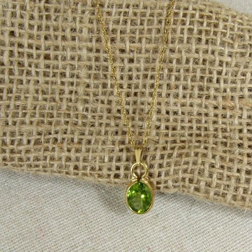 Arcing design necklace-Peridot Pendant Necklace Very Delicate