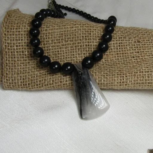 Light-etched necklace-Agate & Black Onyx  Gemstone Handmade Pendant Necklace