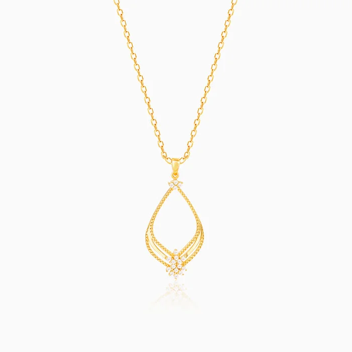 Satin iron necklace-Golden Princess Pendant With Link Chain