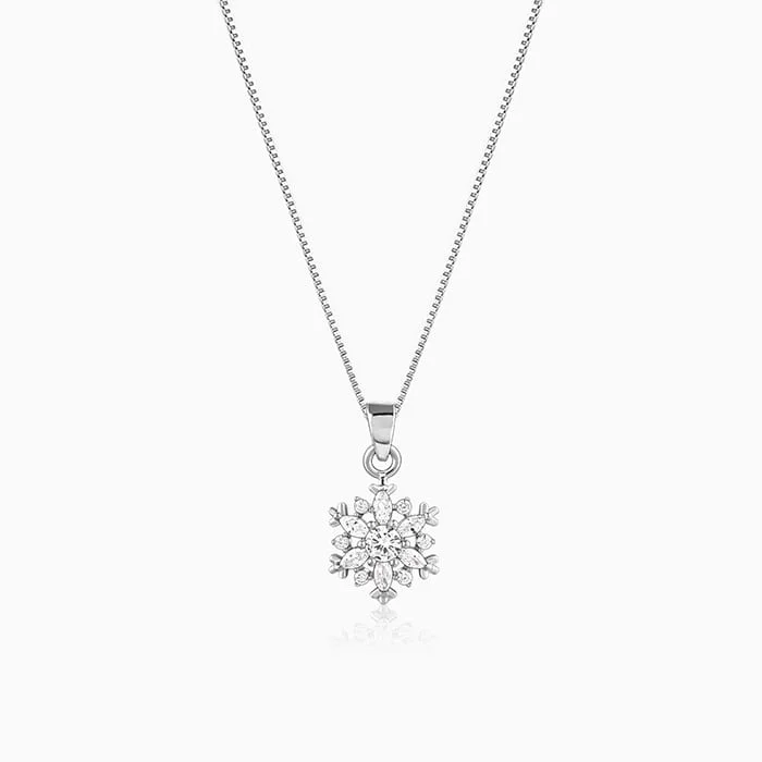 Flecked chain necklace-Silver Snowflake Pendant With Box Chain