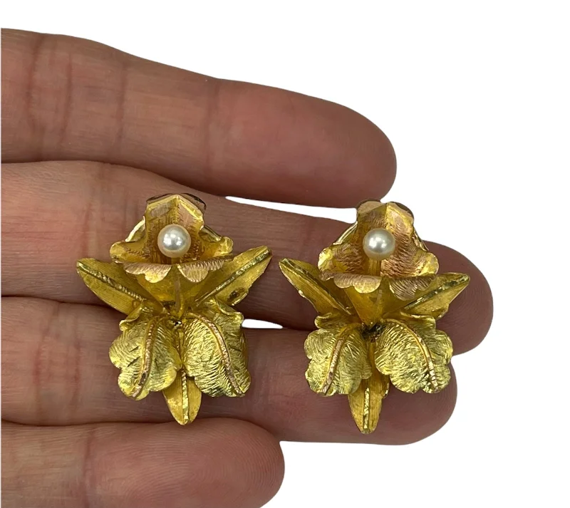 Drifting diamond earrings-Yellow Gold Flower Earring with Pear Accent 14kt